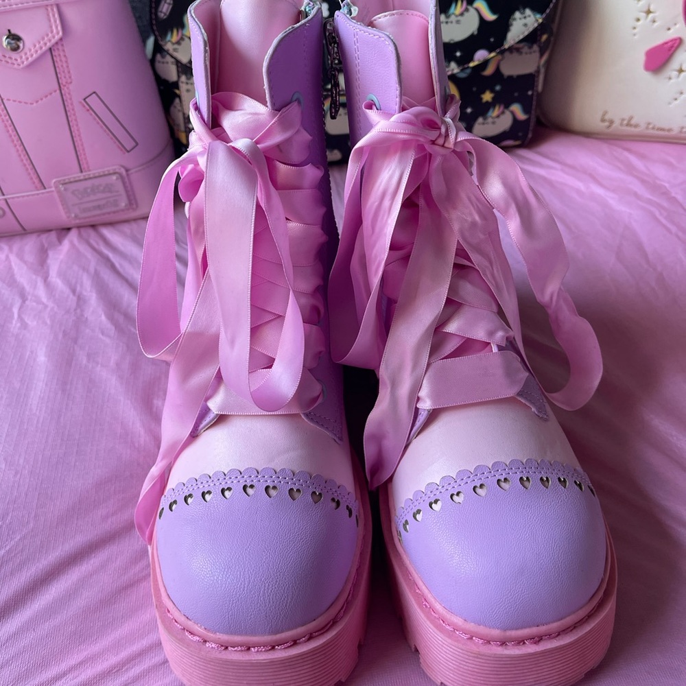 (NEW) Lace up boots